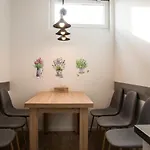 Schoene 78m2, 3 Schlafzimmer, 2 Baeder, Zentrumnah, 1og