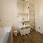 Lejlighed Schoene 78m2, 3 Schlafzimmer, 2 Baeder, Zentrumnah, 1og