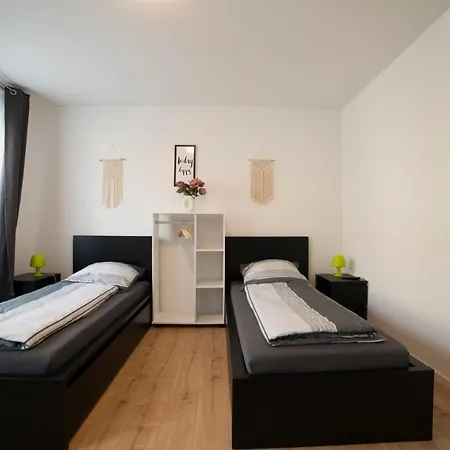 Schoene 78m2, 3 Schlafzimmer, 2 Baeder, Zentrumnah, 1og