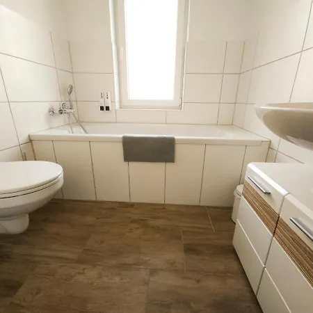 Apartamento Schoene 78m2, 3 Schlafzimmer, 2 Baeder, Zentrumnah, 1og *