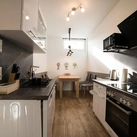 Apartamento Schoene 78m2, 3 Schlafzimmer, 2 Baeder, Zentrumnah, 1og Erfurt