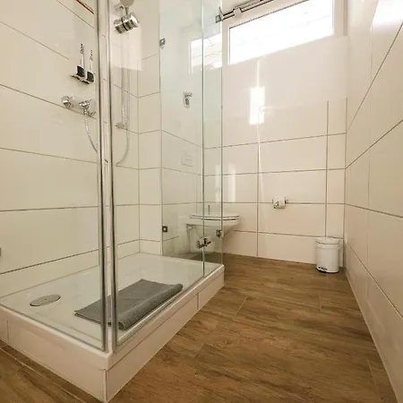 Apartmán Schoene 78m2, 3 Schlafzimmer, 2 Baeder, Zentrumnah, 1og *