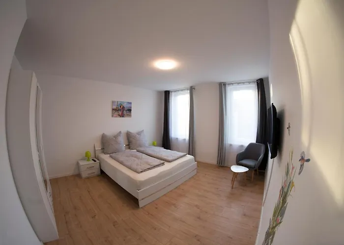 Schoene 78m2, 3 Schlafzimmer, 2 Baeder, Zentrumnah, 1og Appartement
