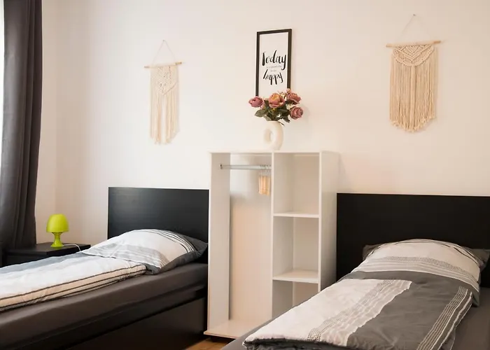 Apartament Schoene 78m2, 3 Schlafzimmer, 2 Baeder, Zentrumnah, 1og