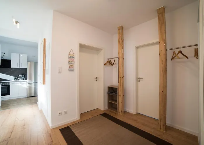 Appartement Schoene 78m2, 3 Schlafzimmer, 2 Baeder, Zentrumnah, 1og Erfurt