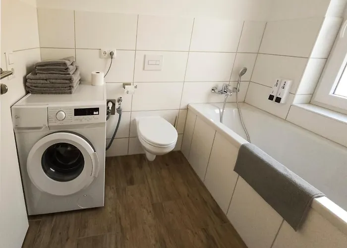 Appartement Schoene 78m2, 3 Schlafzimmer, 2 Baeder, Zentrumnah, 1og Erfurt